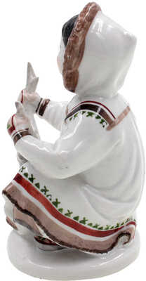 Скульптурная композиция «Якутка с севрюгой»